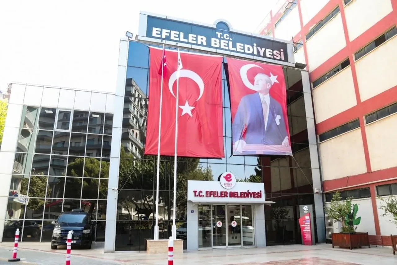 Efeler Belediyesi'nde 2 başkan yardımcısı istifa etti