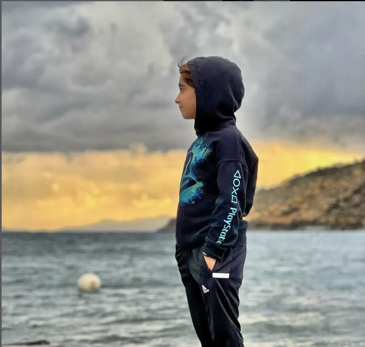 Emrah'ın oğlu da babasının izinde! Sesine beğeni yağdı