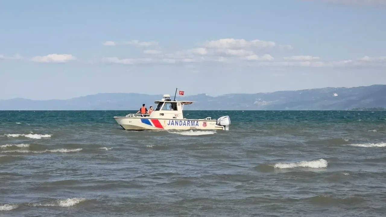 Göle giren iki kuzenden acı haber! Önce terlikleri sonra cansız bedenleri bulundu