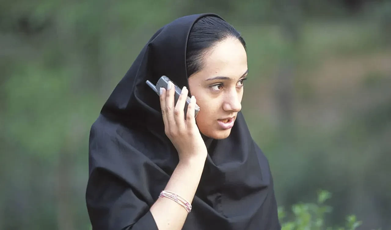 İran'daki sevdiklerini arayanlara gizemli 90 saniyelik mesaj: "Hayat sürprizlerle dolu"