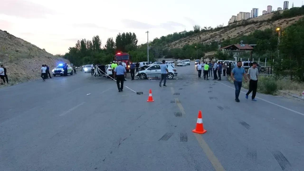 Malatya Yeşilyurt’ta meydana gelen kazada 11 kişi yaralandı!