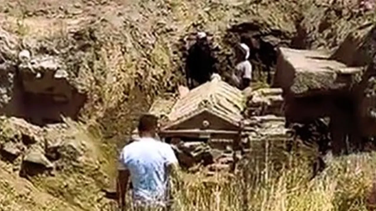 Tarladan lahit çıktı! Çiftçi son anda fark etti, jandarmaya bildirdi