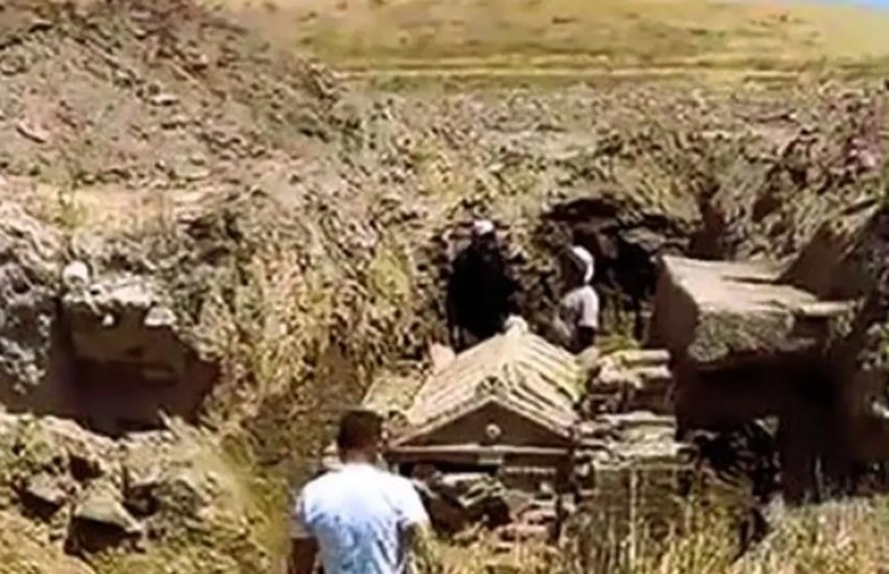 Tarladan lahit çıktı! Çiftçi son anda fark etti, jandarmaya bildirdi