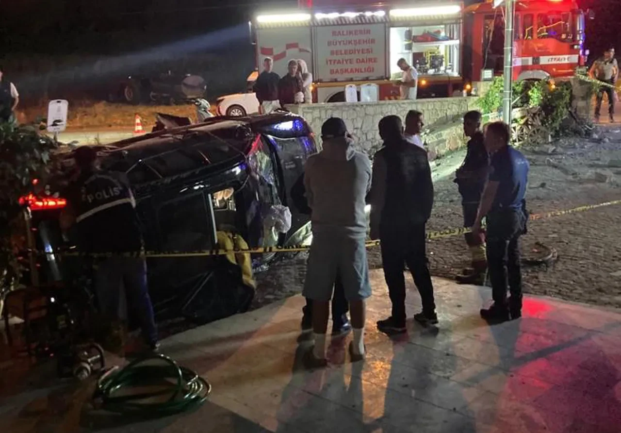 Ünlü iş insanı Ayvalık'ta kazada hayatını kaybetti! Eşi ağır yaralı