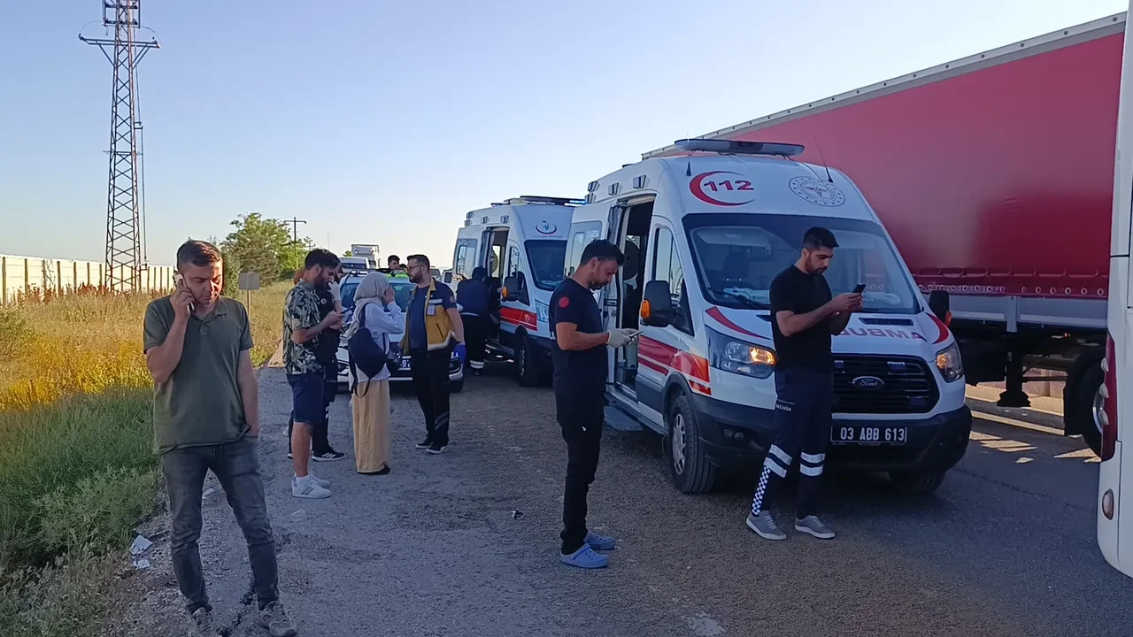 Afyonkarahisar'da feci kaza! Çok sayıda yaralı var