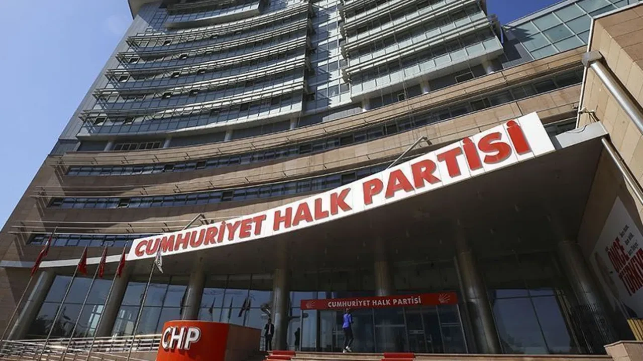 AK Parti'ye geçeceği konuşulan CHP'li Belediye Başkanı Yasemin Fazlaca'ya ihraç talebi