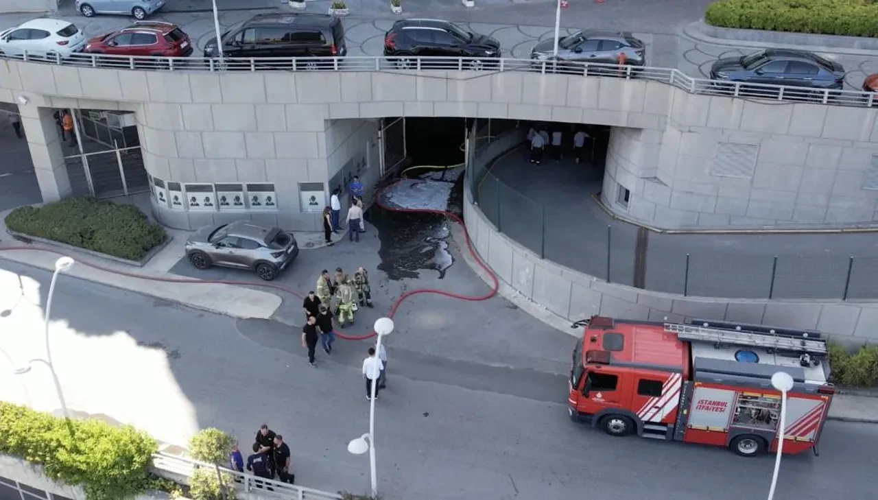 Alışveriş merkezinde korkutan yangın