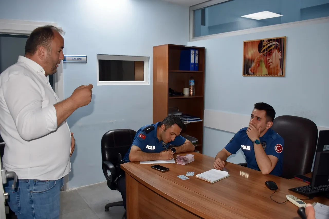 ATM'den para çekmek istedi! Deste deste para buldu