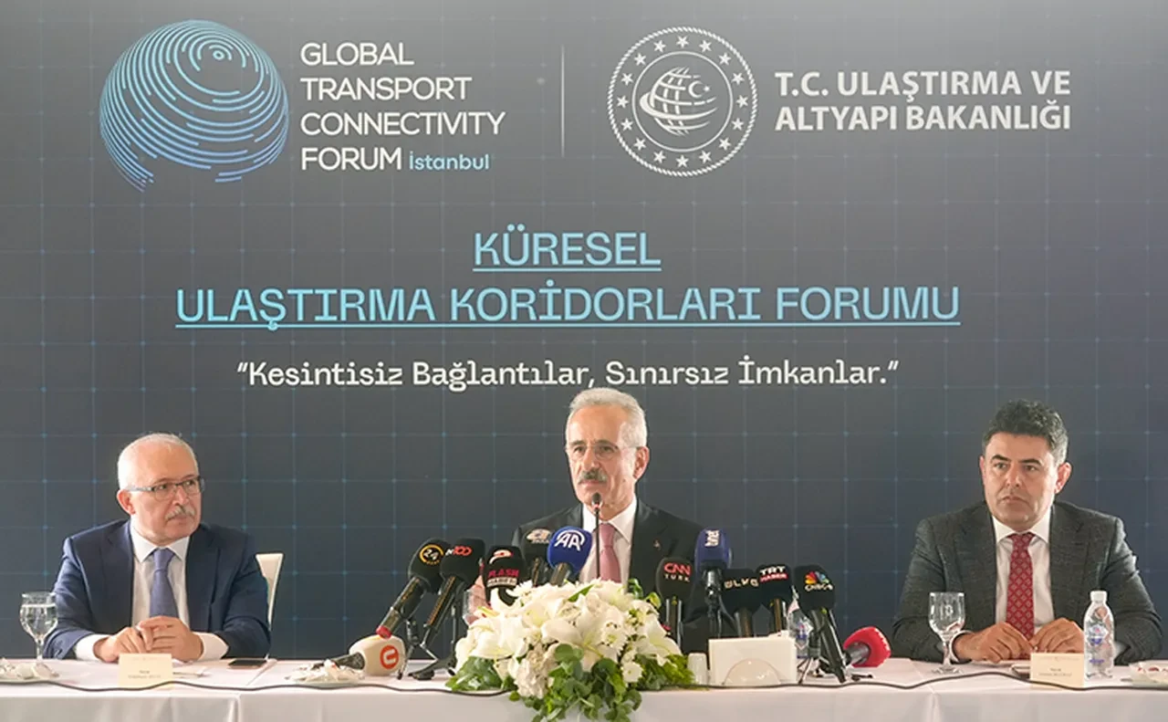 Bakan Uraloğlu: Türkiye, Hürmüz'e alternatif sunuyor