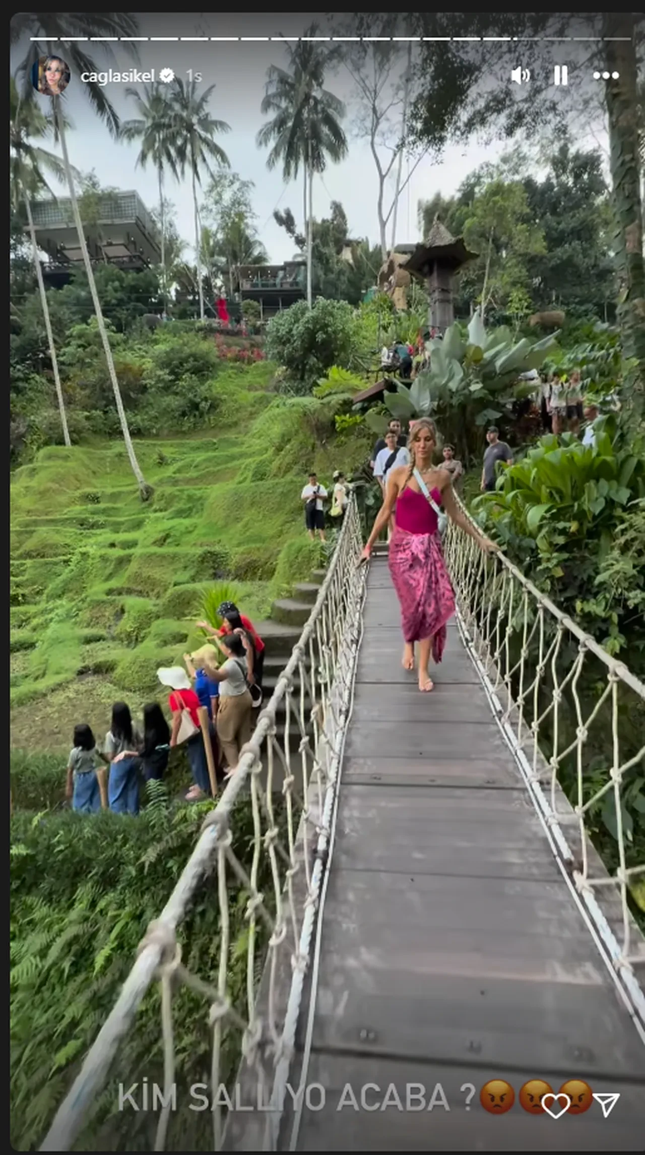 Çağla Şıkel'in Bali'deki panik anları!