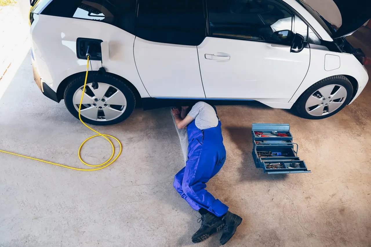 Elektrikli araçlarda atlanan gerçek! Yüksek tamir ve bakım masrafı: Porsche ile kıyasladılar