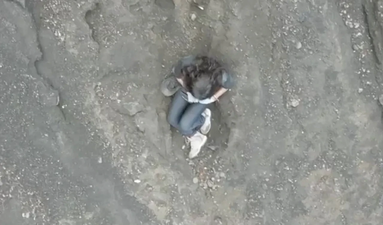 Endonezya'da bir turist aktif yanardağın içine düştü: 4 gündür kurtarılmayı bekliyor