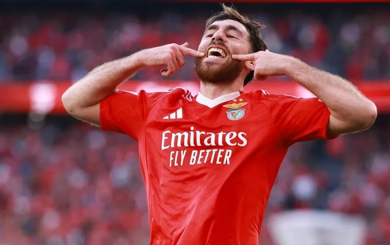 Fenerbahçe'den büyük sürpriz! Milli yıldız için Benfica ile görüşmeler başladı