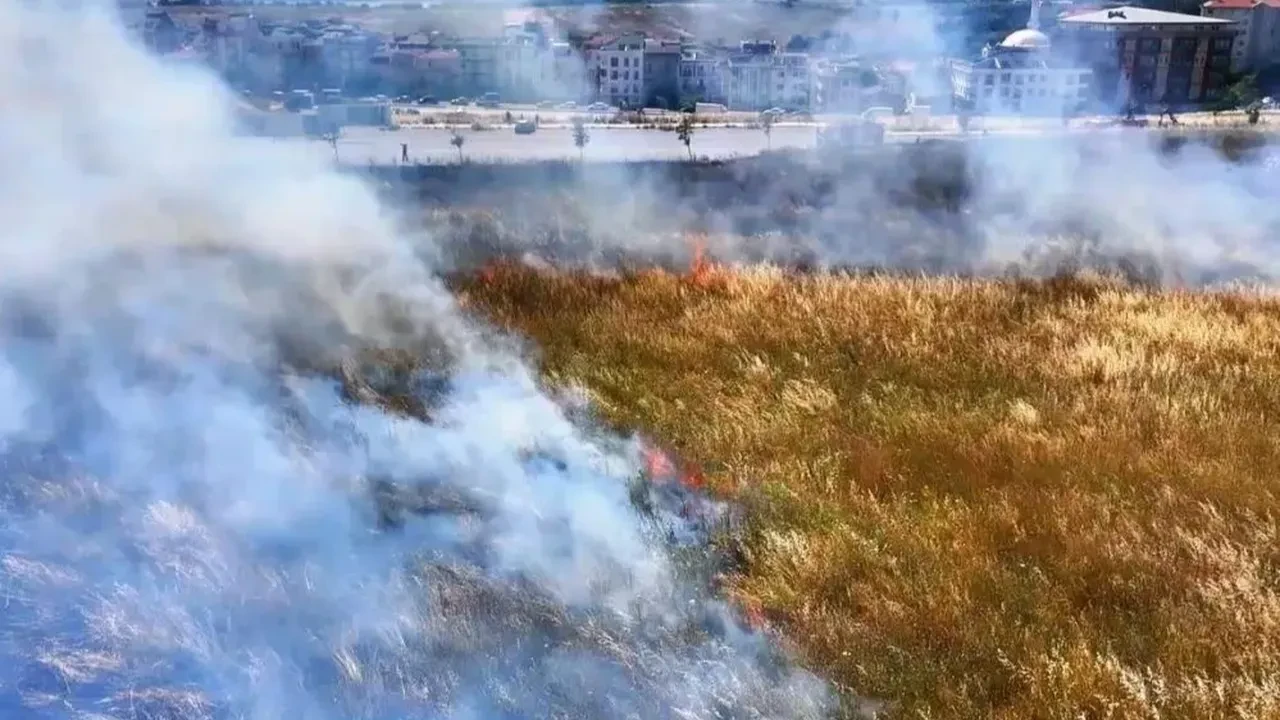 İstanbul'da yangın paniği! Dumanlar gökyüzünü sardı