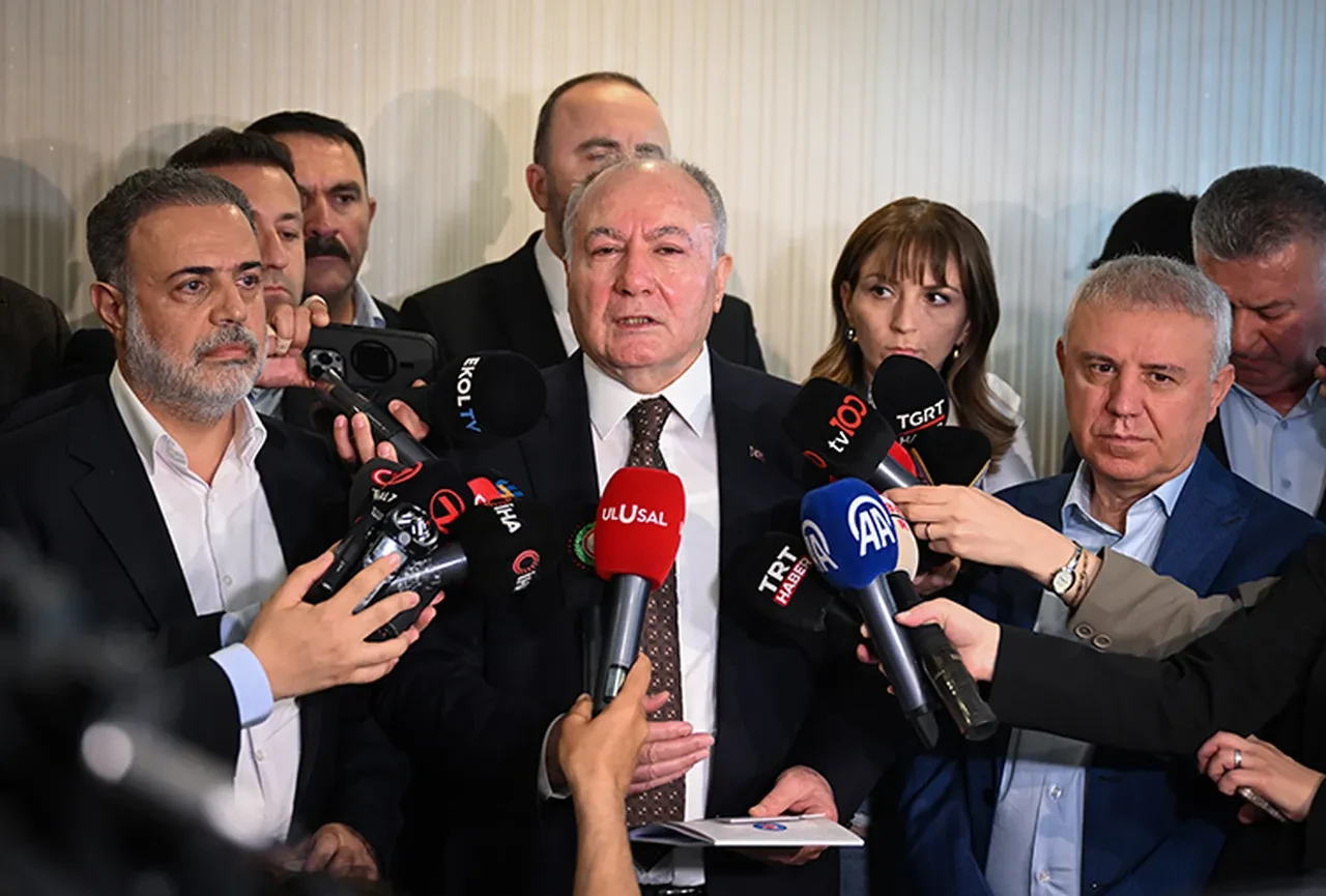 Kamu işçilerinin zam pazarlığında kritik dönemeç! Türk-İş hükümete seslendi: Yeni zam teklifi şart