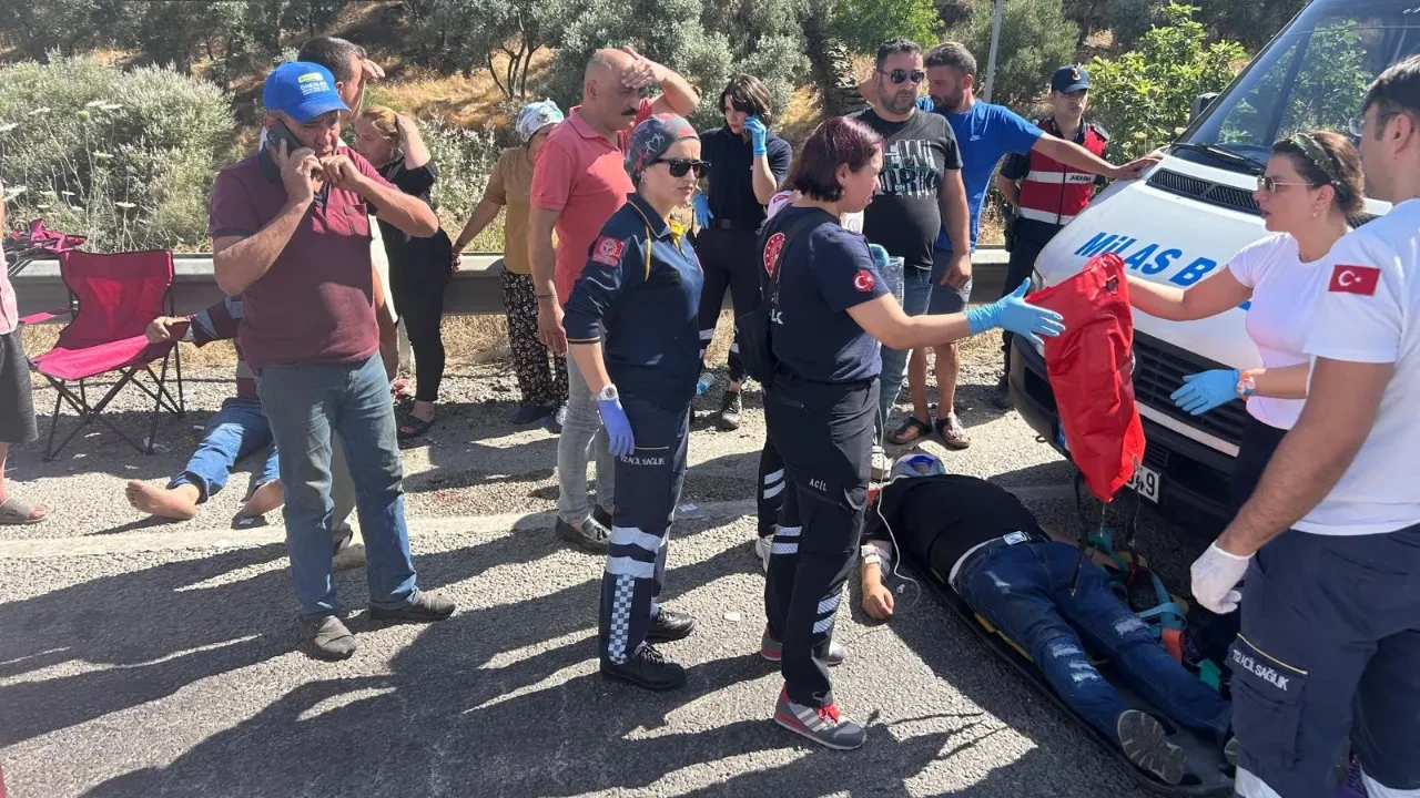 Muğla'da feci kaza! Beton mikseri dolmuşa çarptı: 1 ölü, 13 yaralı
