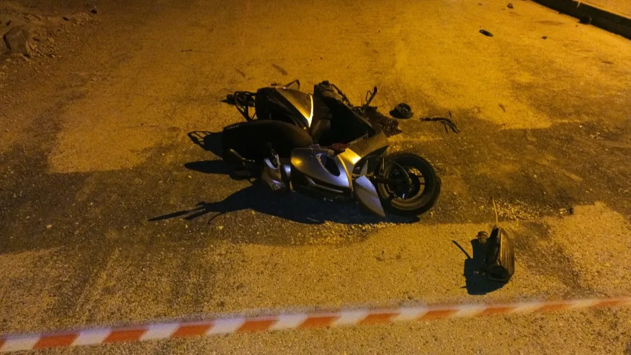 Otomobil ile motosiklet çarpıştı! Sürücü hayatını kaybetti, oğlu ağır yaralı 