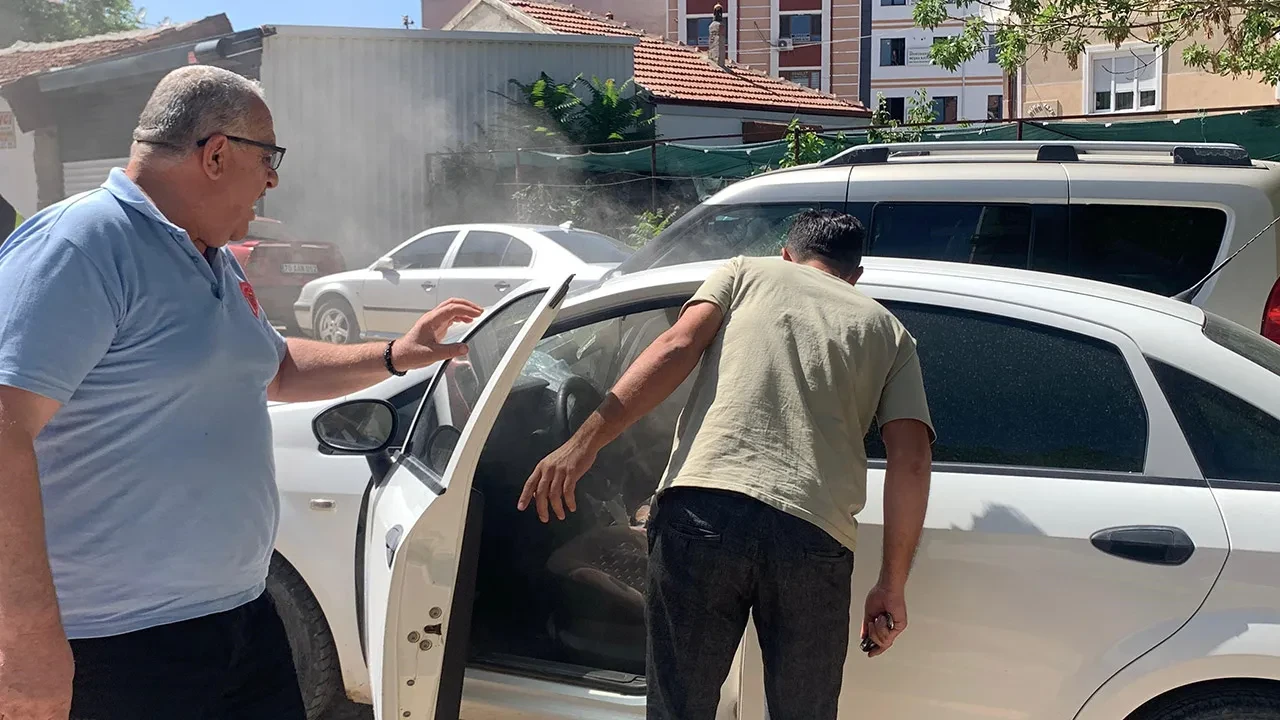 Otomobildeki telefon bataryası patladı, faciadan dönüldü
