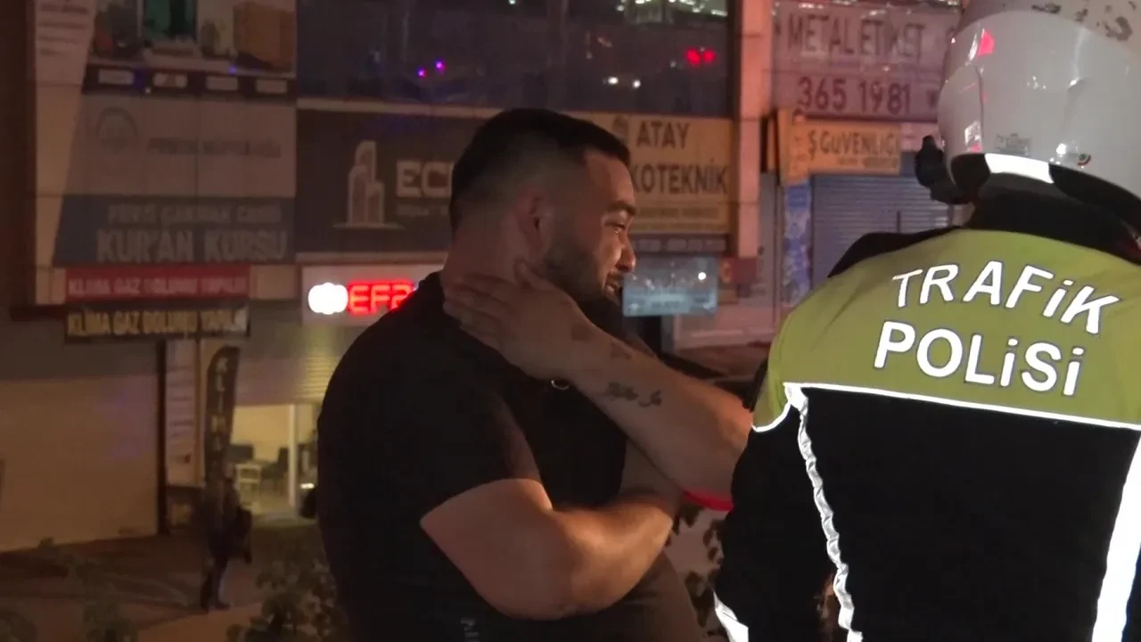 Pendik'te makas atma yüzünden 6 araç birbirine girdi: Biri çocuk çok sayıda yaralı