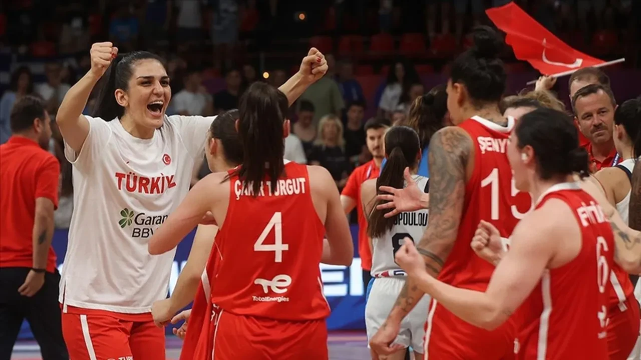 Türkiye İtalya basketbol maçı hangi kanalda, saat kaçta? A Milli Kadın Basketbol Takımı yarı final bileti için parkede