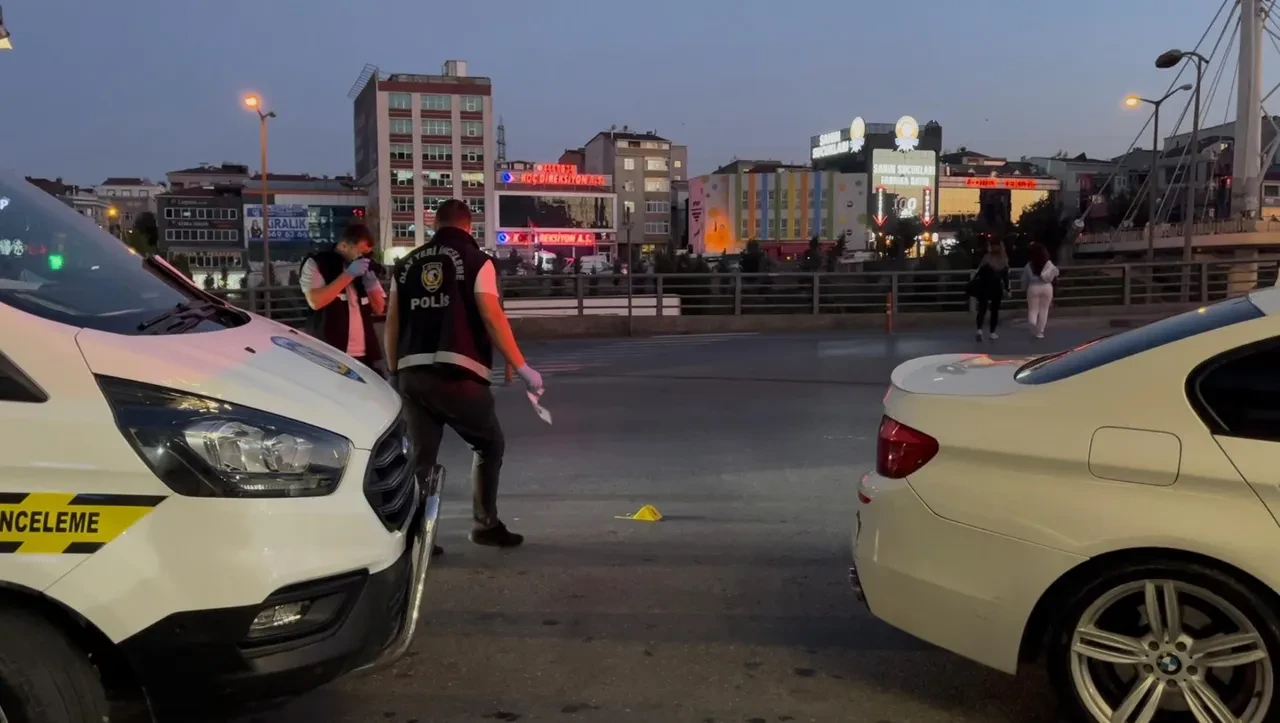 AVM önünde dehşet anları! Kurşun yağdırıp kaçtı