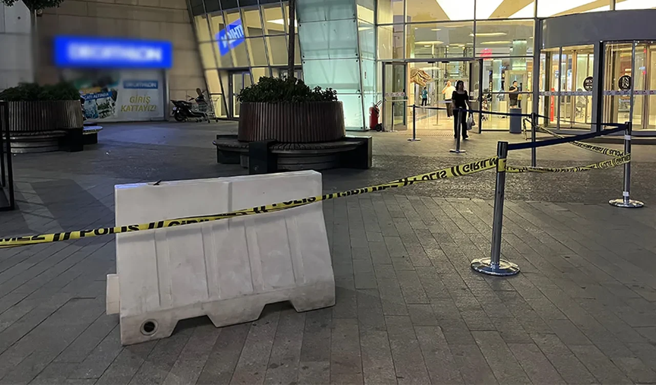 AVM önünde dehşet anları! Kurşun yağdırıp kaçtı