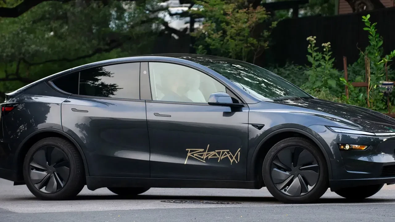 Elon Musk için hayal kırıklığı! Robotaxi bekleneni veremedi: Hız sınırını aştı, yanlış şeride girdi