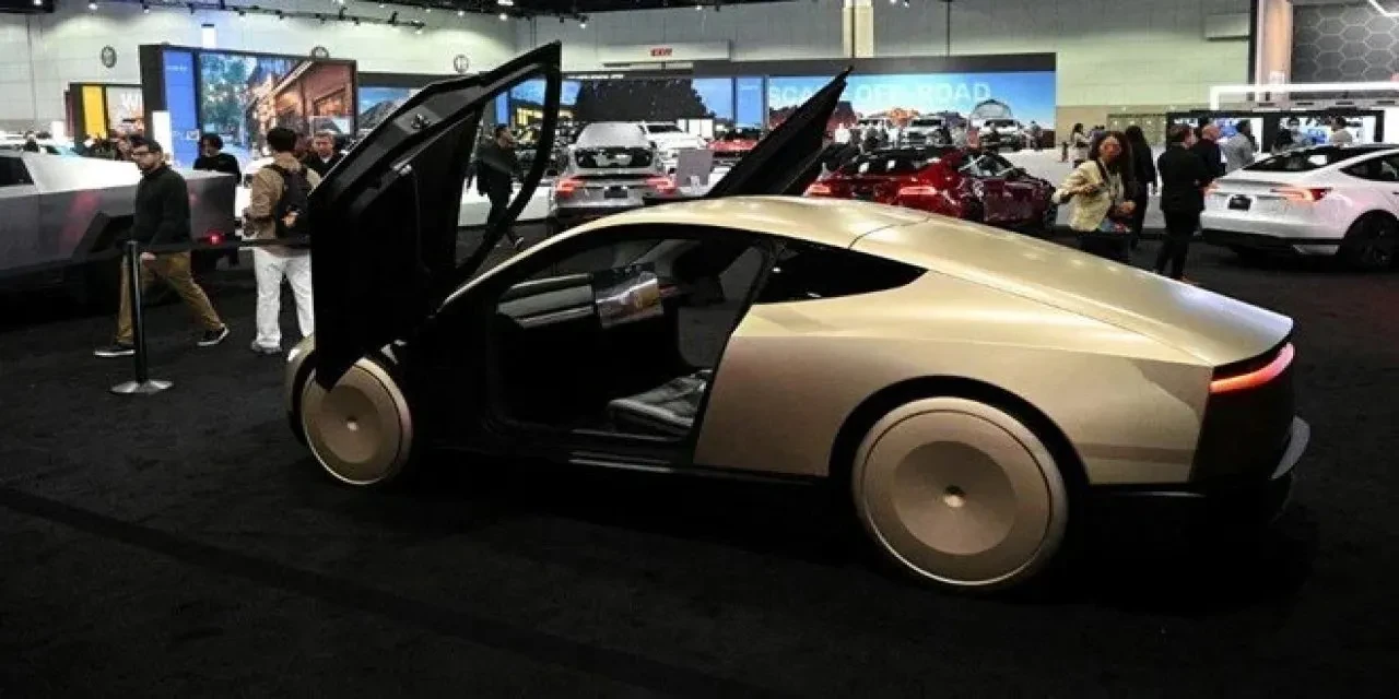 Elon Musk için hayal kırıklığı! Robotaxi bekleneni veremedi: Hız sınırını aştı, yanlış şeride girdi