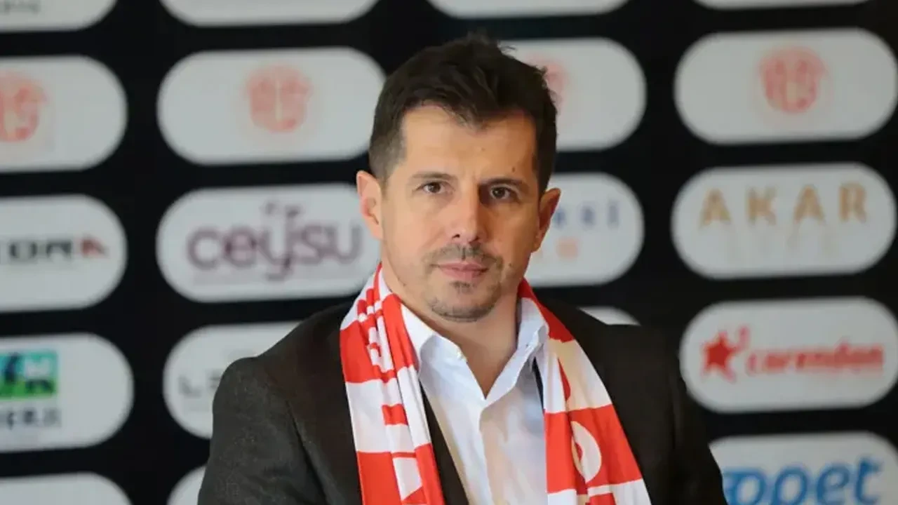 Emre Belözoğlu Antalyaspor’dan ayrıldığını duyurdu!