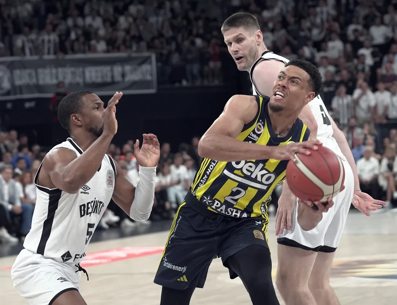 Fenerbahçe Beşiktaş maçı hangi kanalda, nereden canlı izlenir? Basketbol finalinde şampiyon bugün belli olabilir