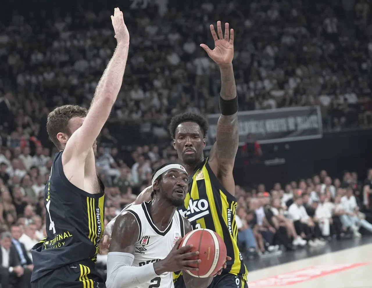Fenerbahçe Beşiktaş maçı hangi kanalda, nereden canlı izlenir? Basketbol finalinde şampiyon bugün belli olabilir