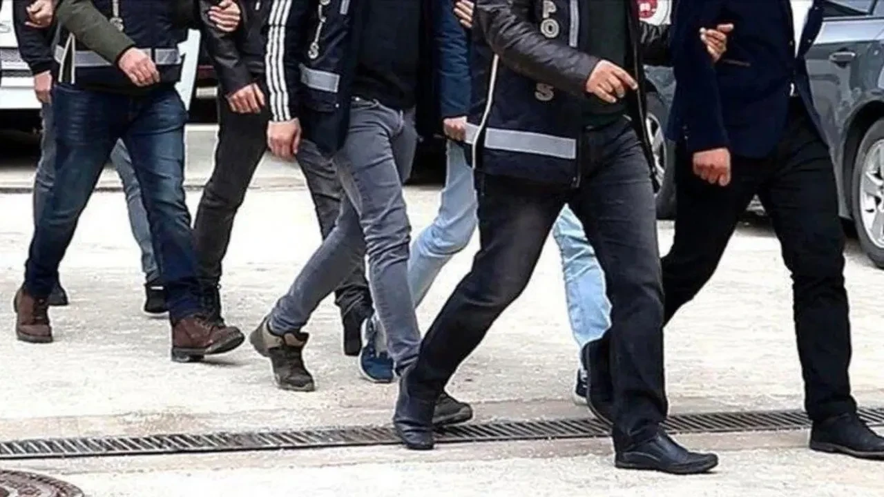 FETÖ'nün sınav usulsüzlüğü soruşturmasında 5 memur hakkında gözaltı kararı 