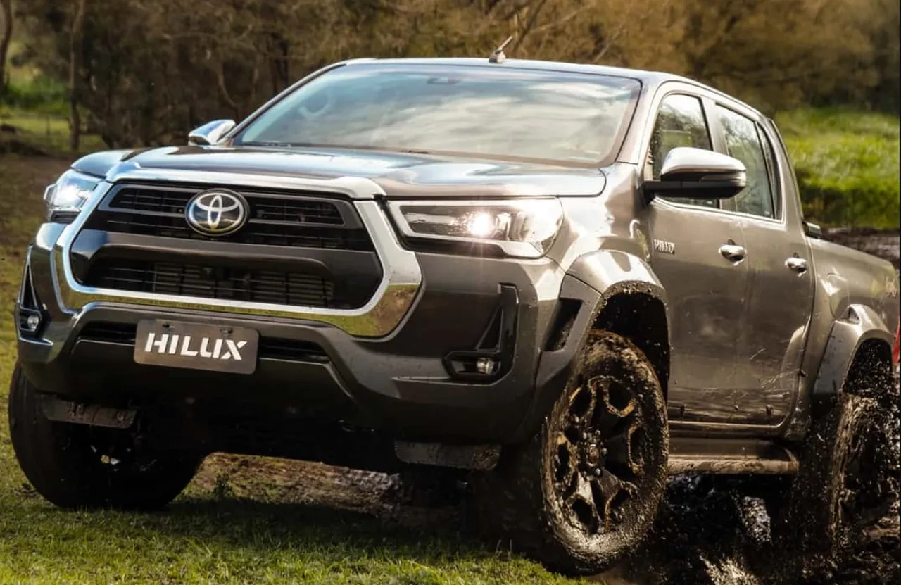 Ford Ranger mı Toyota Hilux mu? Kullanıcılar için rehber niteliğinde 2025 karşılaştırması