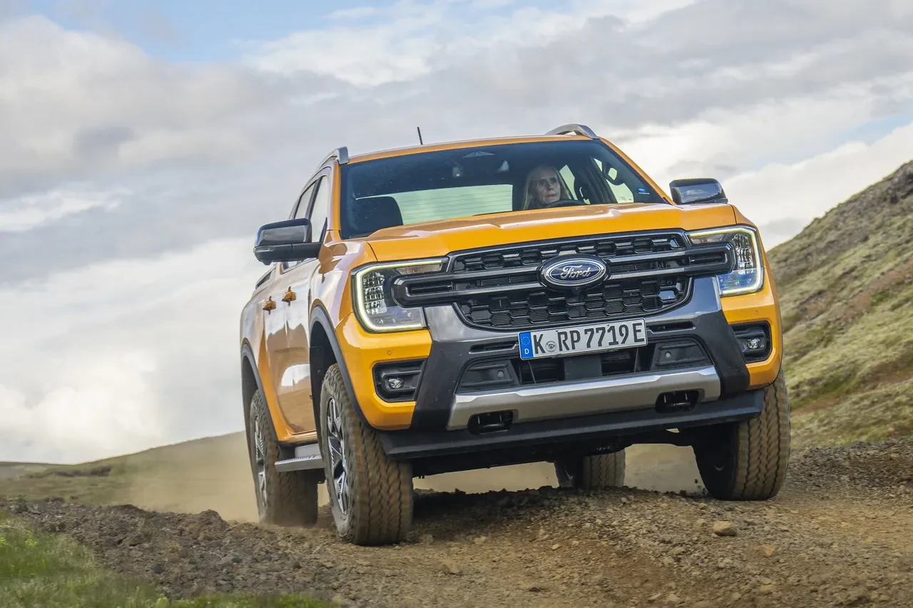 İlk hibrit pick-up tarihe geçti! Arazide canavar ama tek kusuru var