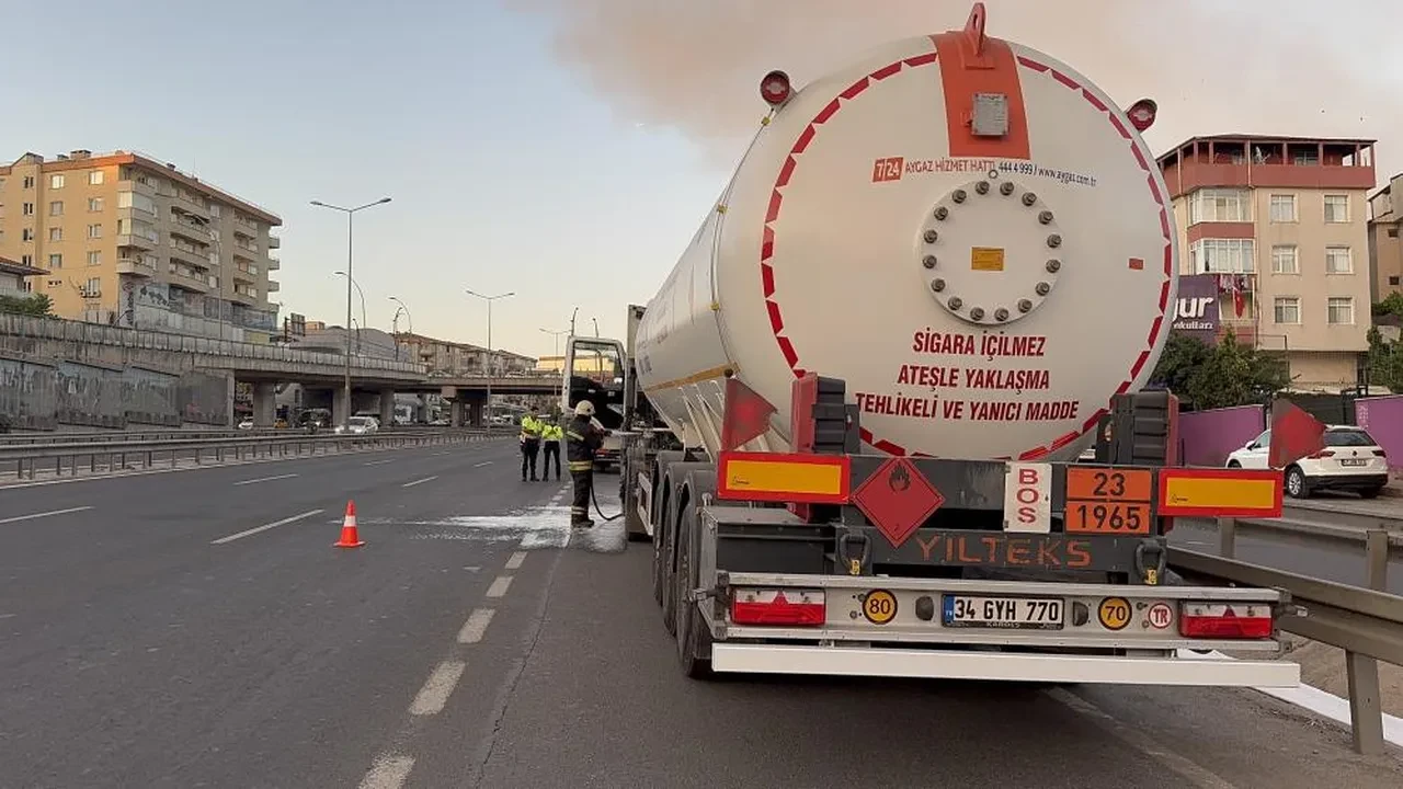 Kocaeli'nde gaz yüklü tankerde yangın paniği!