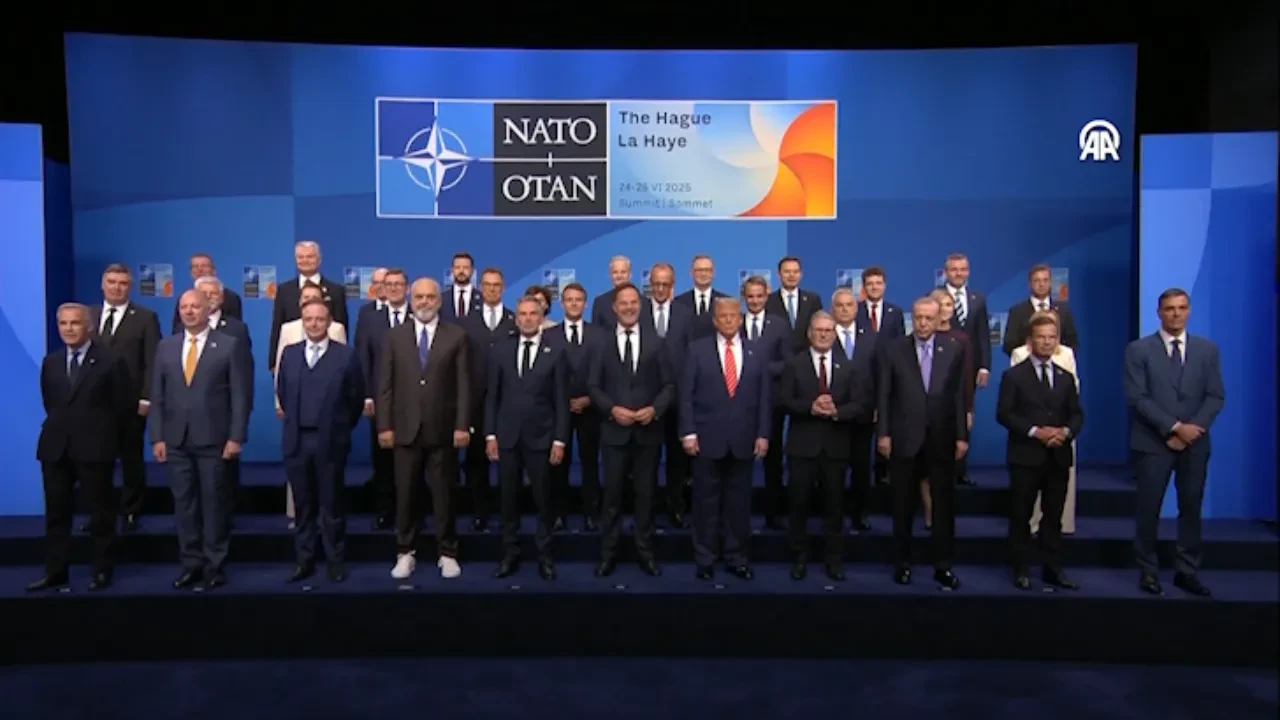 NATO aile fotoğrafı çekiminde Erdoğan ve Trump