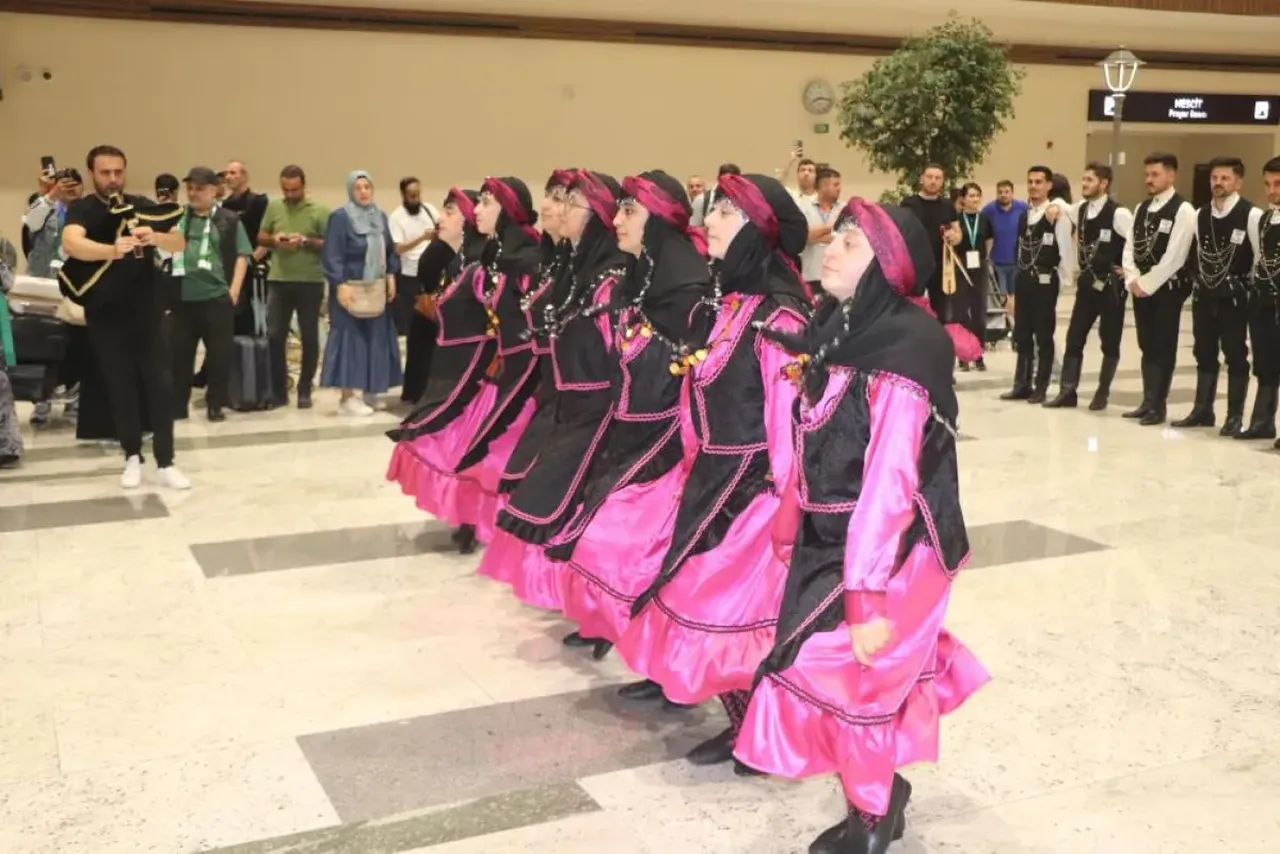 Rize'ye Arap turist dopingi! İlk direkt uçuş gerçekleşti