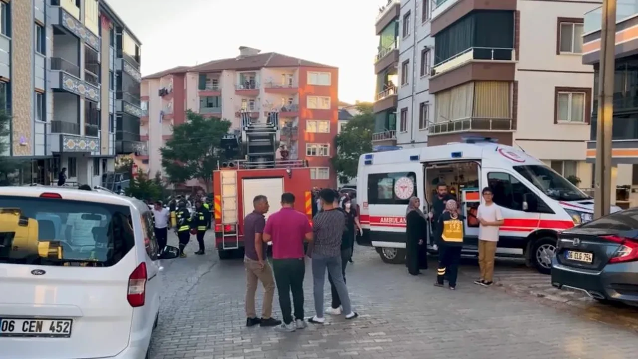 Şarjdaki telefon bomba gibi patladı! Ev kül oldu: 8 kişi...