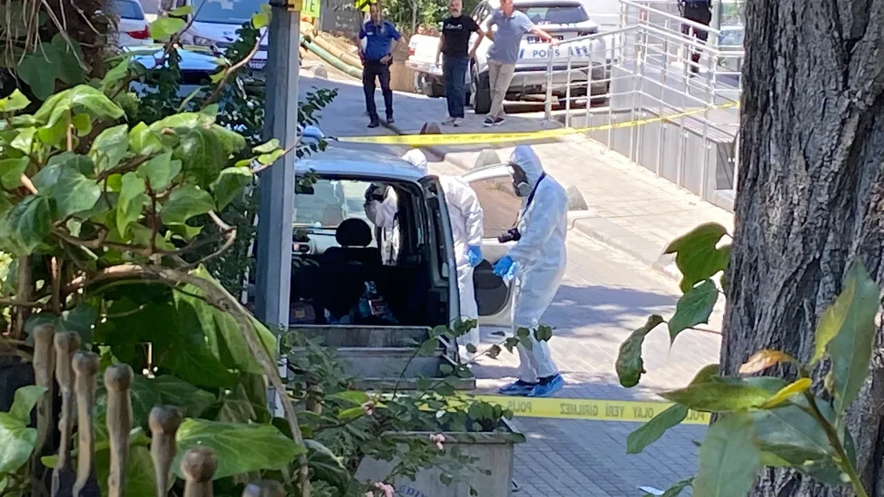 Şile'de korkunç olay! 3 gündür kötü koku geliyordu! Park halinde araçtan ceset çıktı