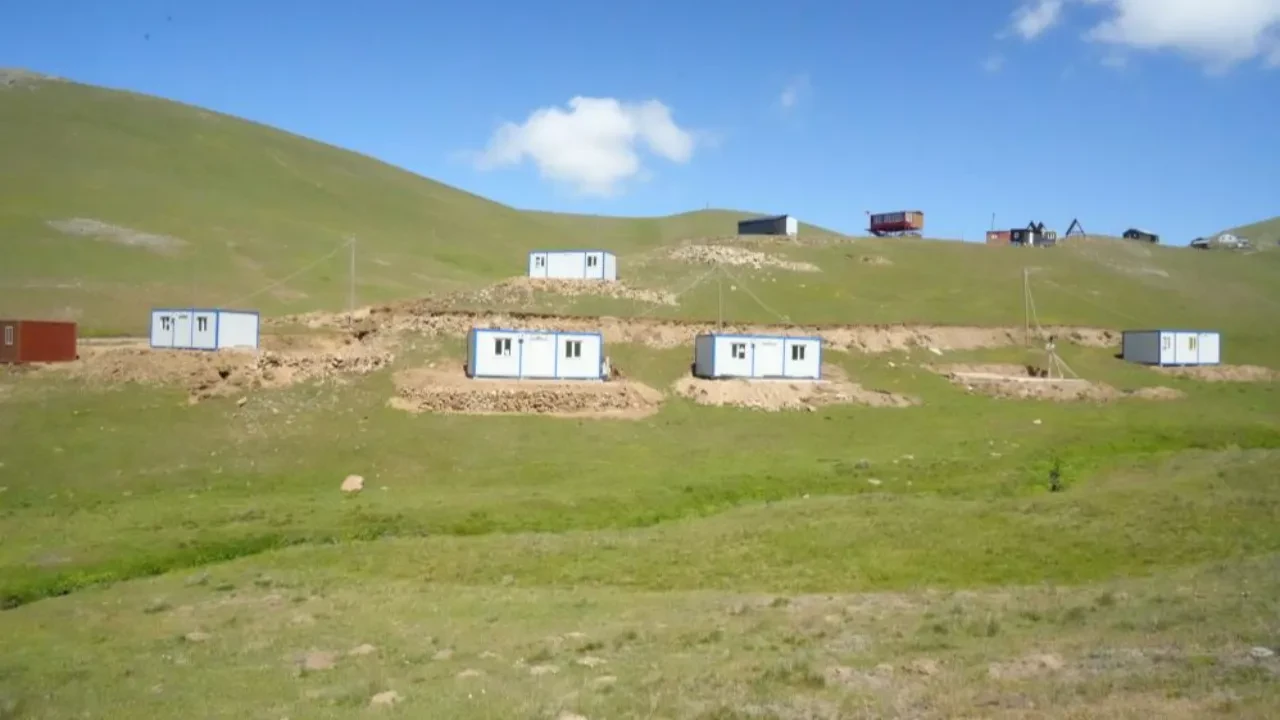 Yaylada tepki çeken görüntü! Bir gecede her yer konteyner ev doldu: 