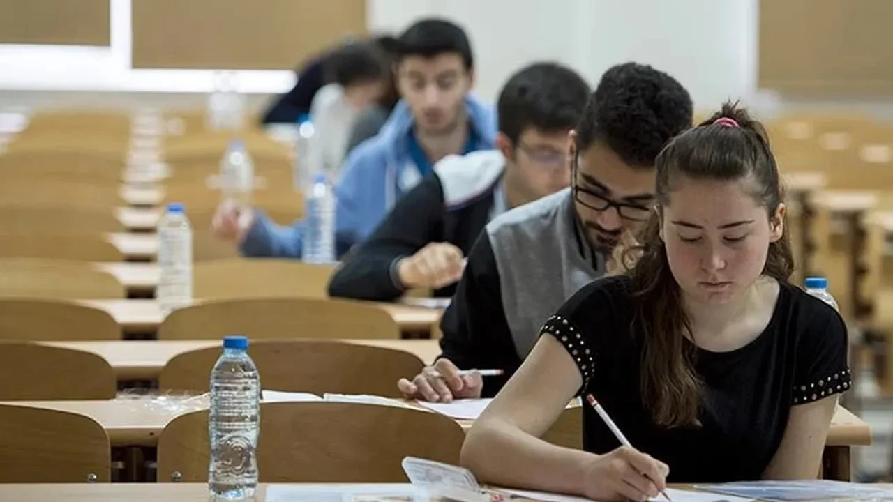 YKS sorularını yapay zekaya çözdürdü! 3 uygulamanın sıralaması şoke etti 