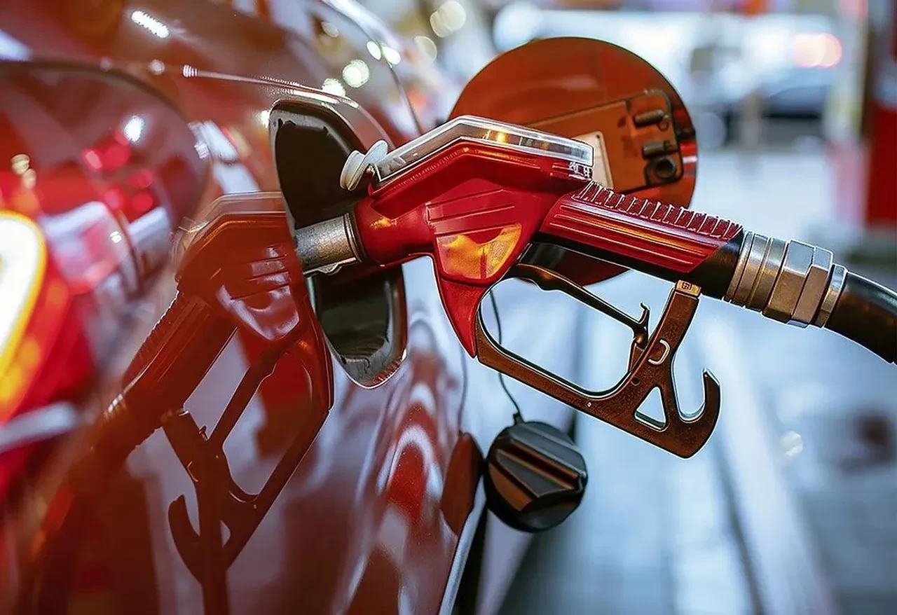 Benzin ve motorine indirim pompa fiyatına yansıdı! Yeniden 50 TL'nin altında