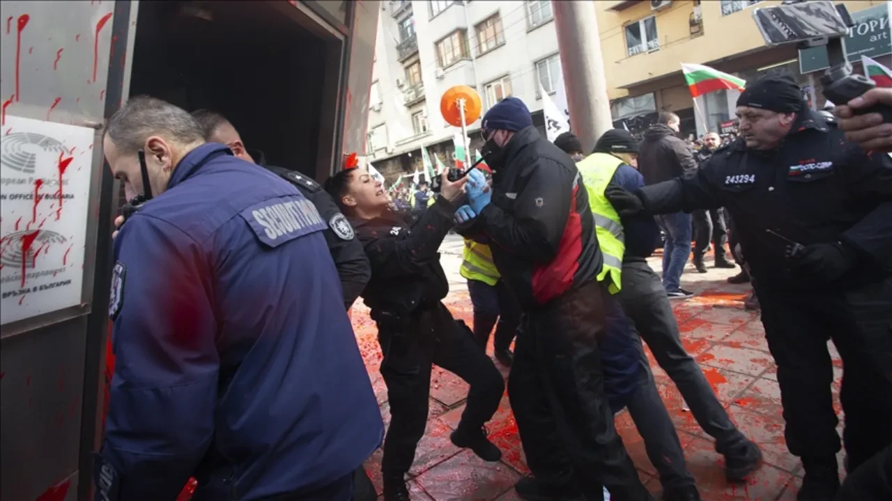 Bulgaristan'da sert protesto: Euro'ya geçiş kabul edilmiyor