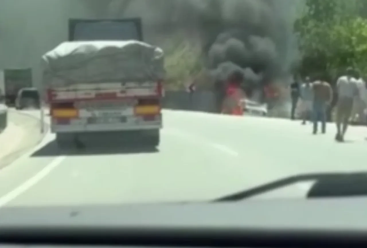 Çanakkale'de feci kaza! Anne ve oğlu kurtarıldı, baba yanarak can verdi
