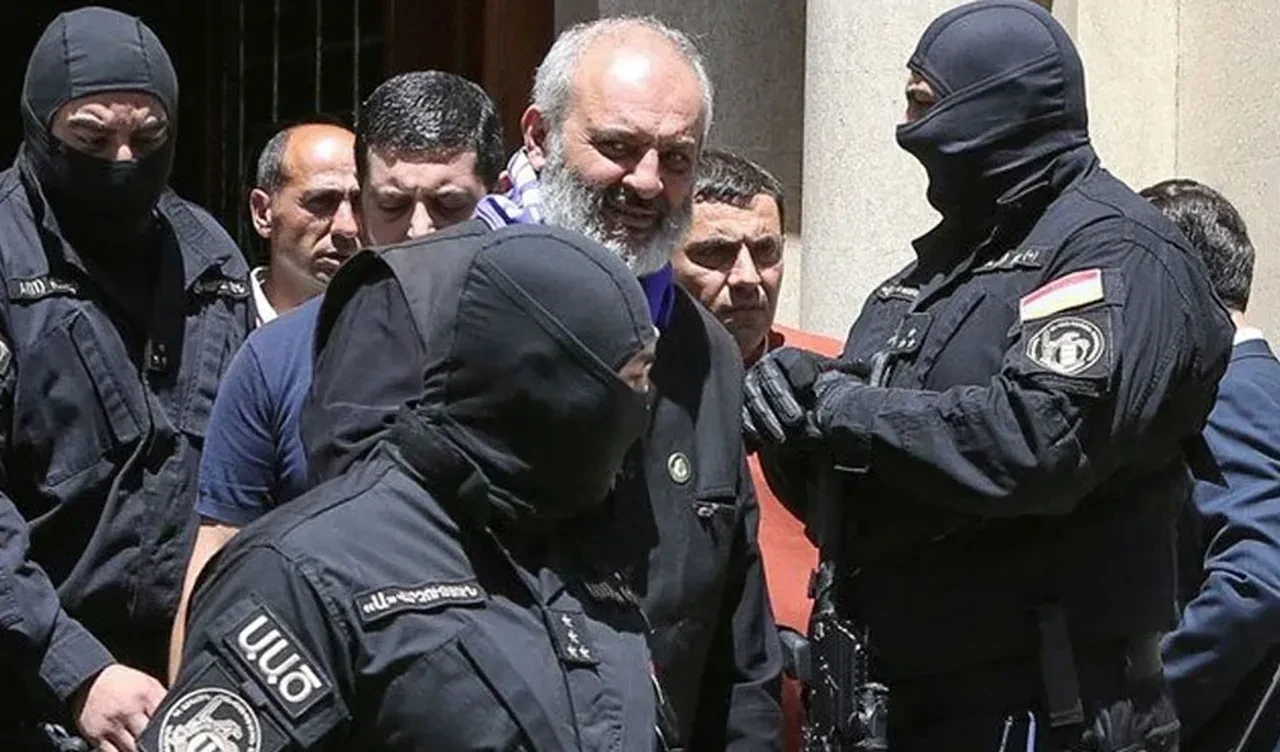 Ermenistan'a darbe planı! Çok sayıda kişi tutuklandı