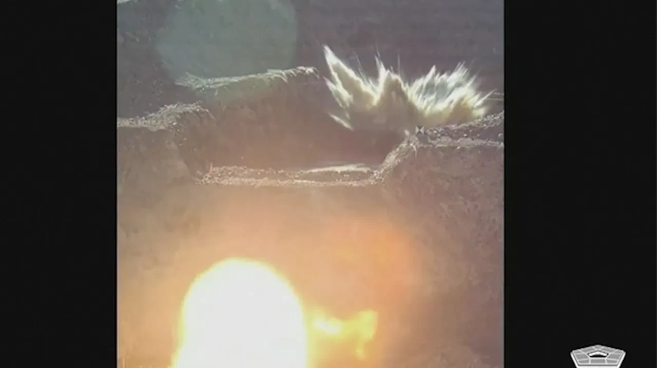 Fordo'ya sığınak delici bombalarla saldırı görüntüleri! ABD Savunma Bakanı Pete Hegseth paylaştı