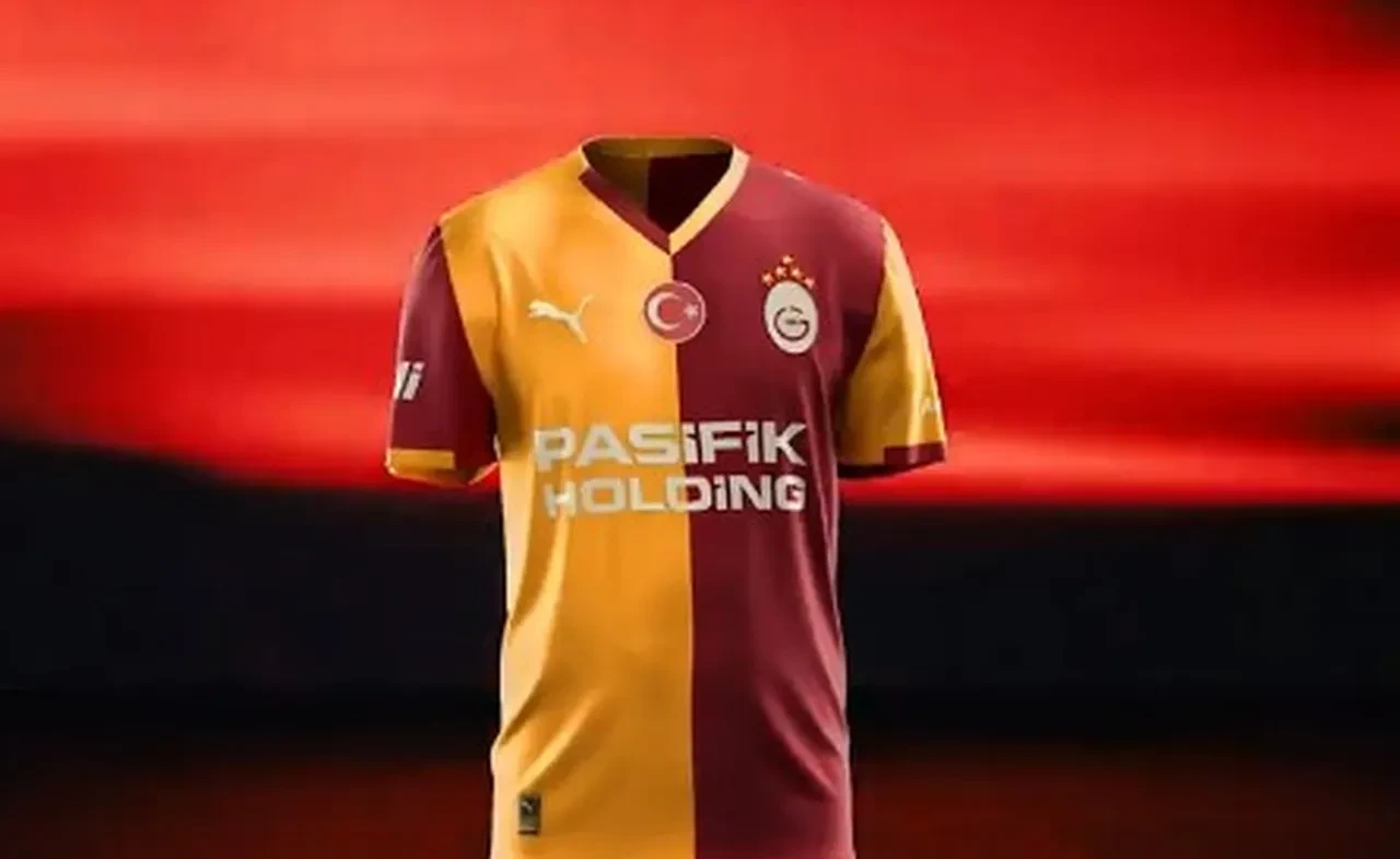 Galatasaray formasını paylaştı! 5 yıldızlı yeni GS forma fiyatları belli oldu
