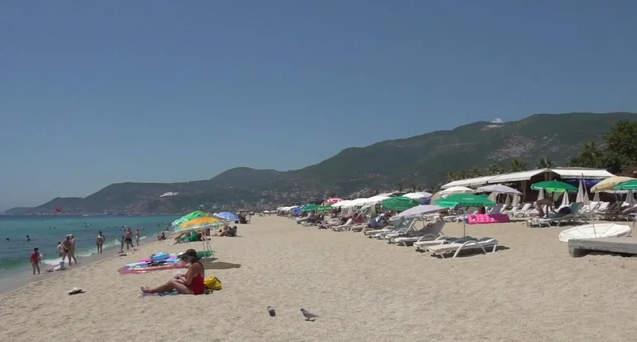 Güneş kavurdu, vatandaşlar sahile akın etti