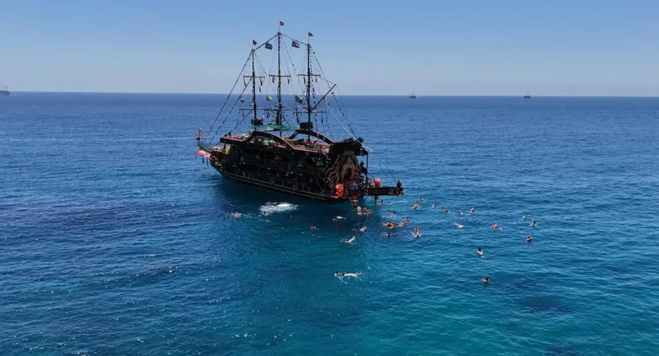 Güneş kavurdu, vatandaşlar sahile akın etti