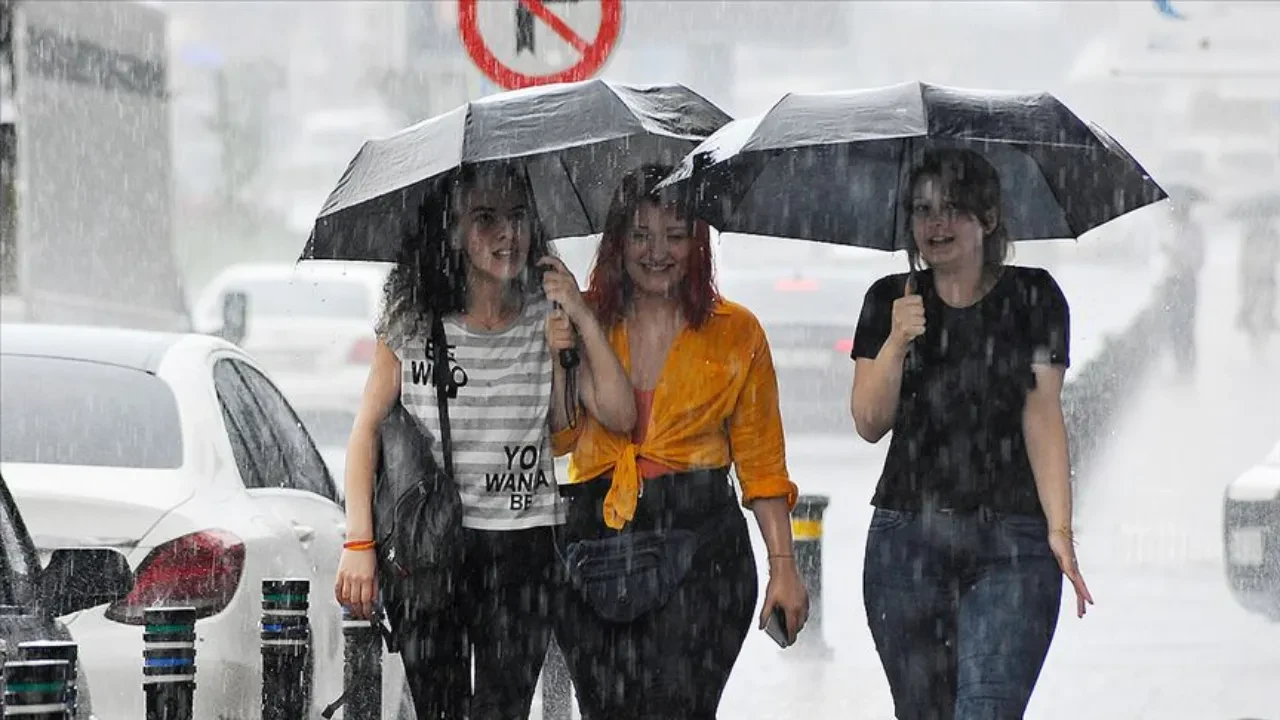 Havalara dikkat! Meteoroloji tarih vererek uyardı: Yağmur geliyor, sıcaklık düşüyor